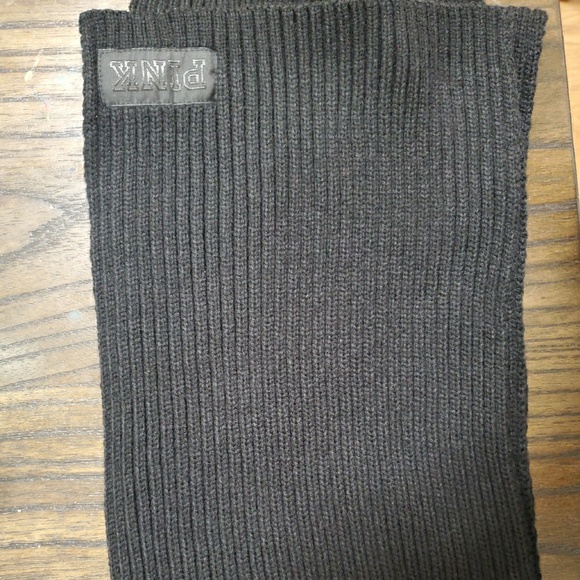 VS black 🧣 scarf.   With tags never used before. - Picture 1 of 1